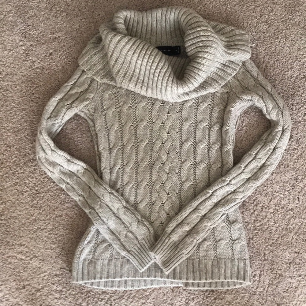 Limited Turtleneck Beige